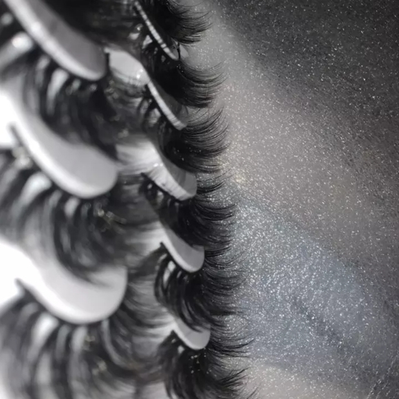 8 pairs of Mink Lashes - Picture 7 of 9
